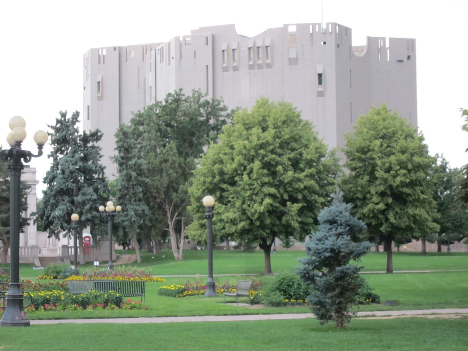 Another view of Ponti's art castle.  I like it better than the Liebeskind addition, both inside and out.